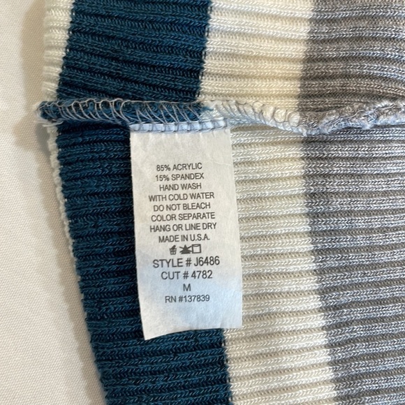 WINDSOR off the shoulder striped crop sweater Size Medium - Picture 6 of 11